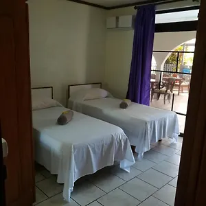 https://ahitea-lodge.frenchpolynesia-hotels.com